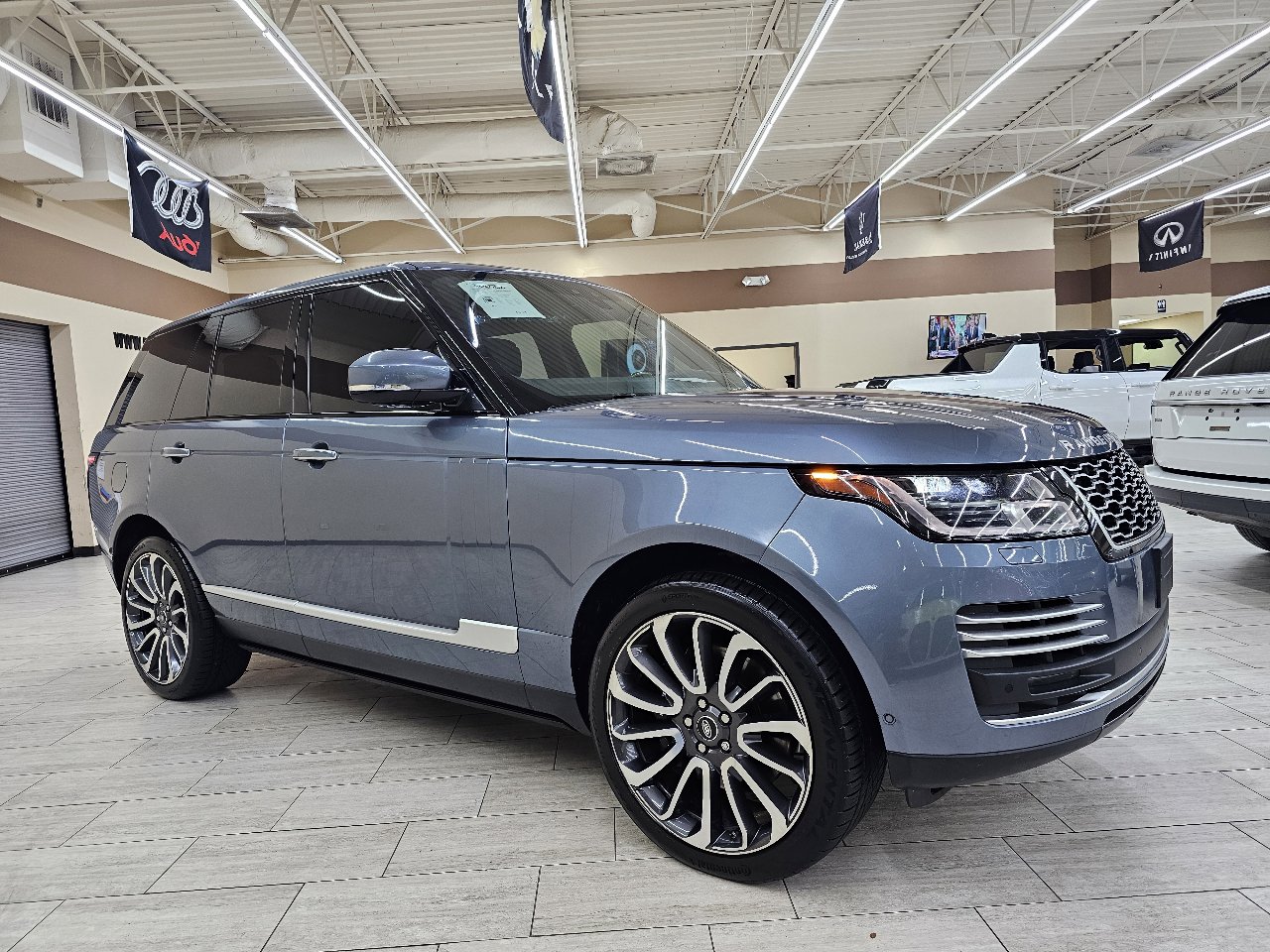 Used 2019 Land Rover Range Rover Autobiography image 4