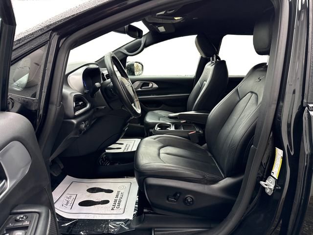 Used 2019 Chrysler Pacifica Touring-L w/ S Appearance Package image 10