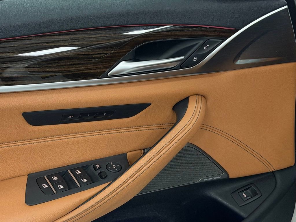 Used 2021 BMW 530i xDrive w/ Premium Package image 14