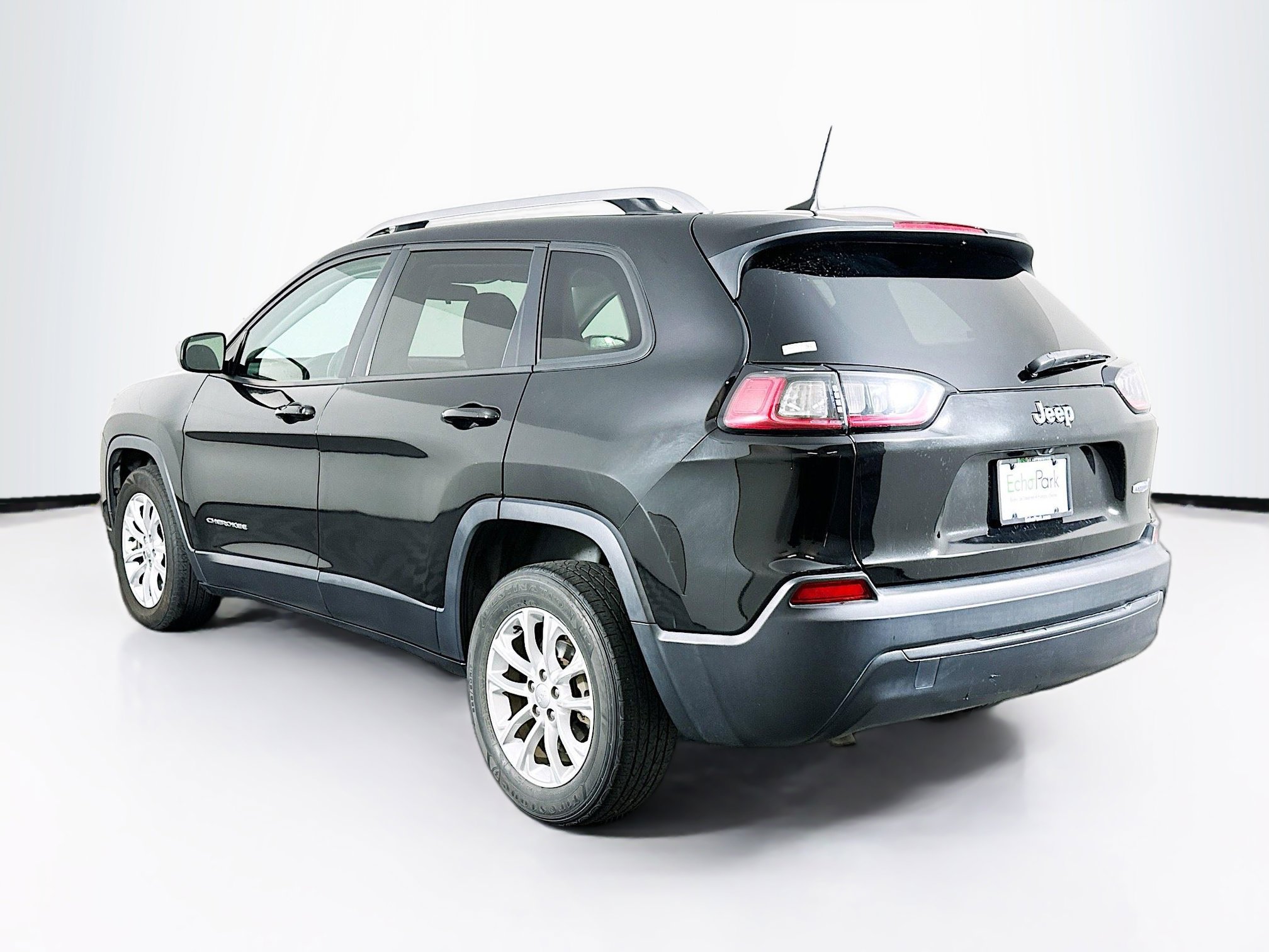 Used 2020 Jeep Cherokee Latitude w/ Cold Weather Group image 5