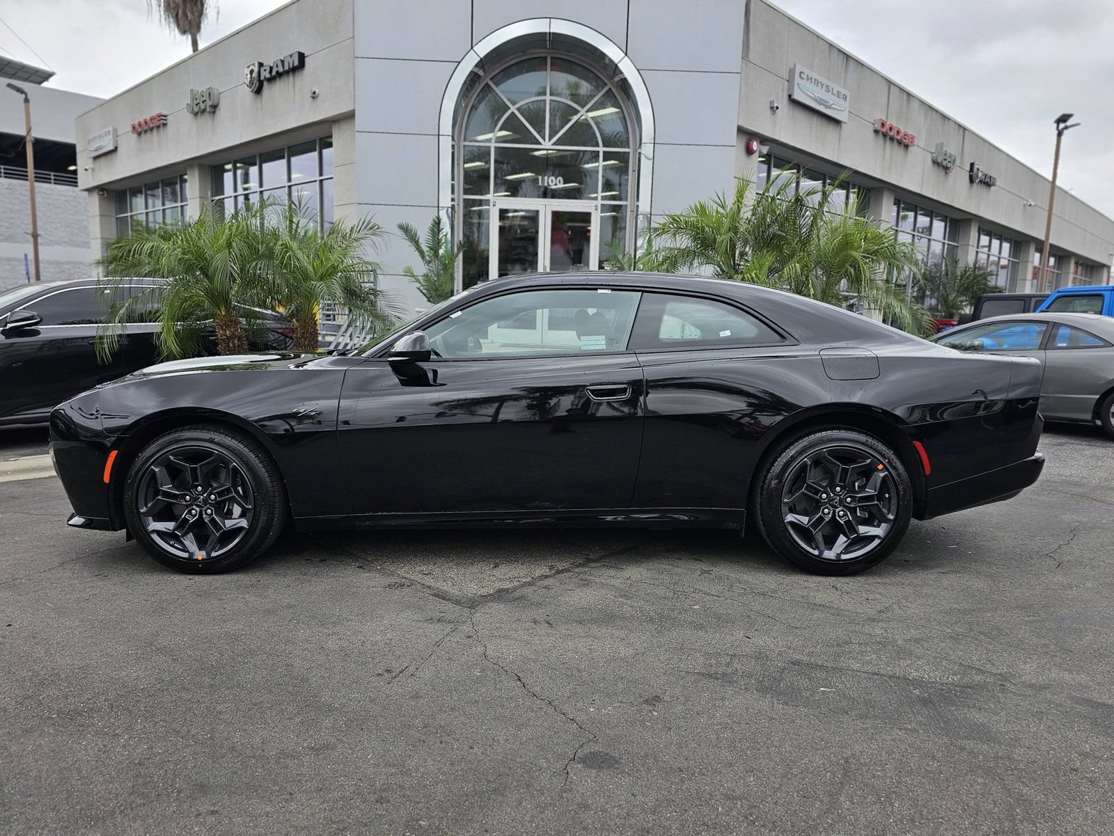 New 2026 Dodge Charger R/T w/ Blacktop Package AWD/4WD image 4