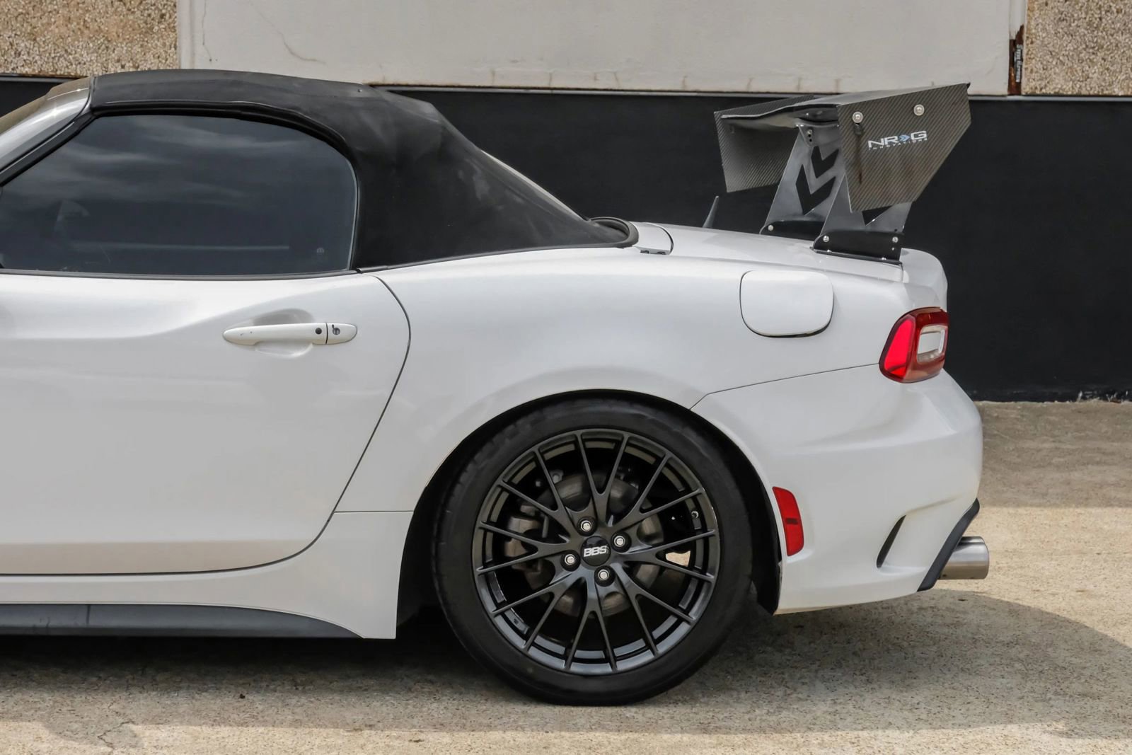 Used 2017 FIAT 124 Spider RWD image 12
