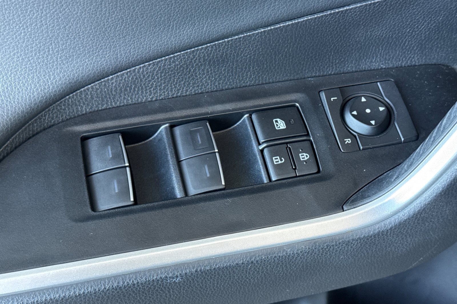 Used 2023 Toyota RAV4 XSE w/ XSE Grade Weather Package AWD/4WD image 18