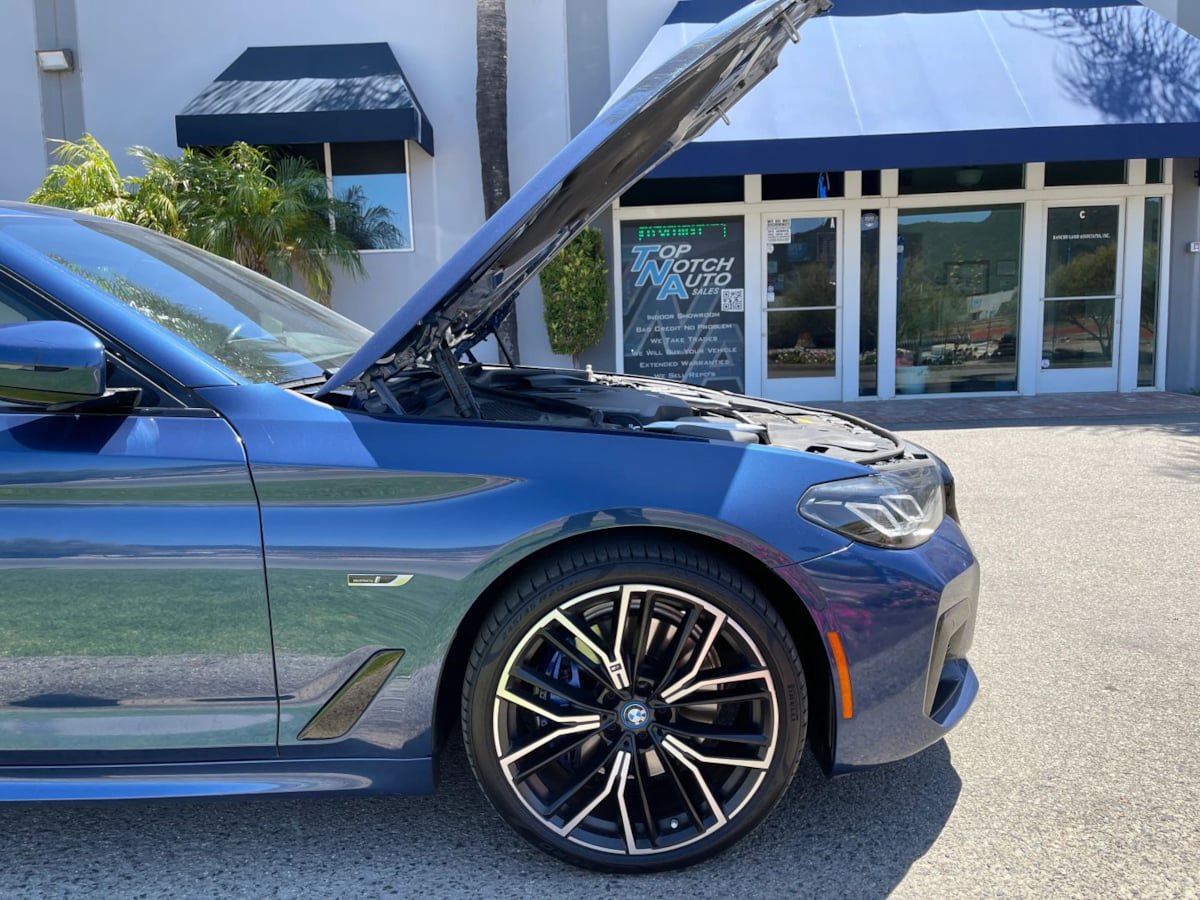 Used 2022 BMW 530e w/ Executive Package RWD image 31