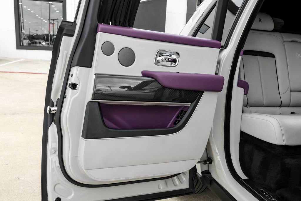 Used 2022 Rolls-Royce Cullinan Black Badge image 45