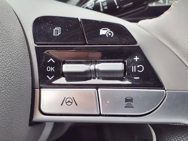 Certified 2025 Hyundai Elantra SEL FWD image 21