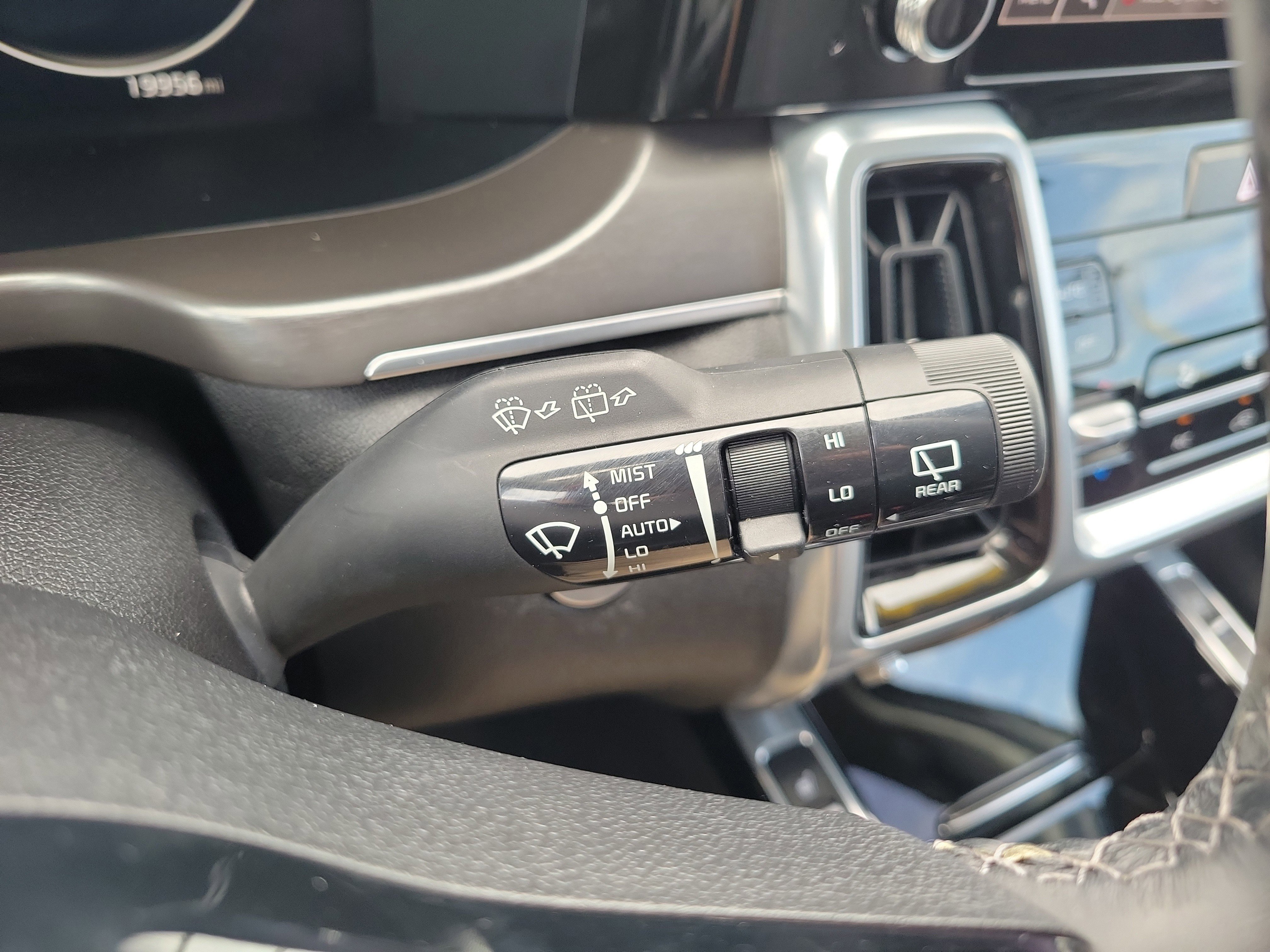 Certified 2023 Kia Sorento SX AWD/4WD image 32