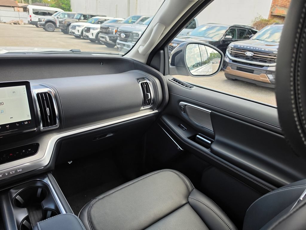 New 2027 Ford Expedition Platinum RWD image 18