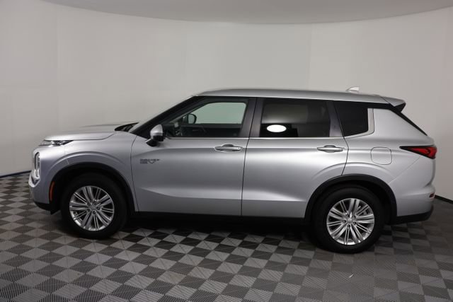 Used 2025 Mitsubishi Outlander ES image 5