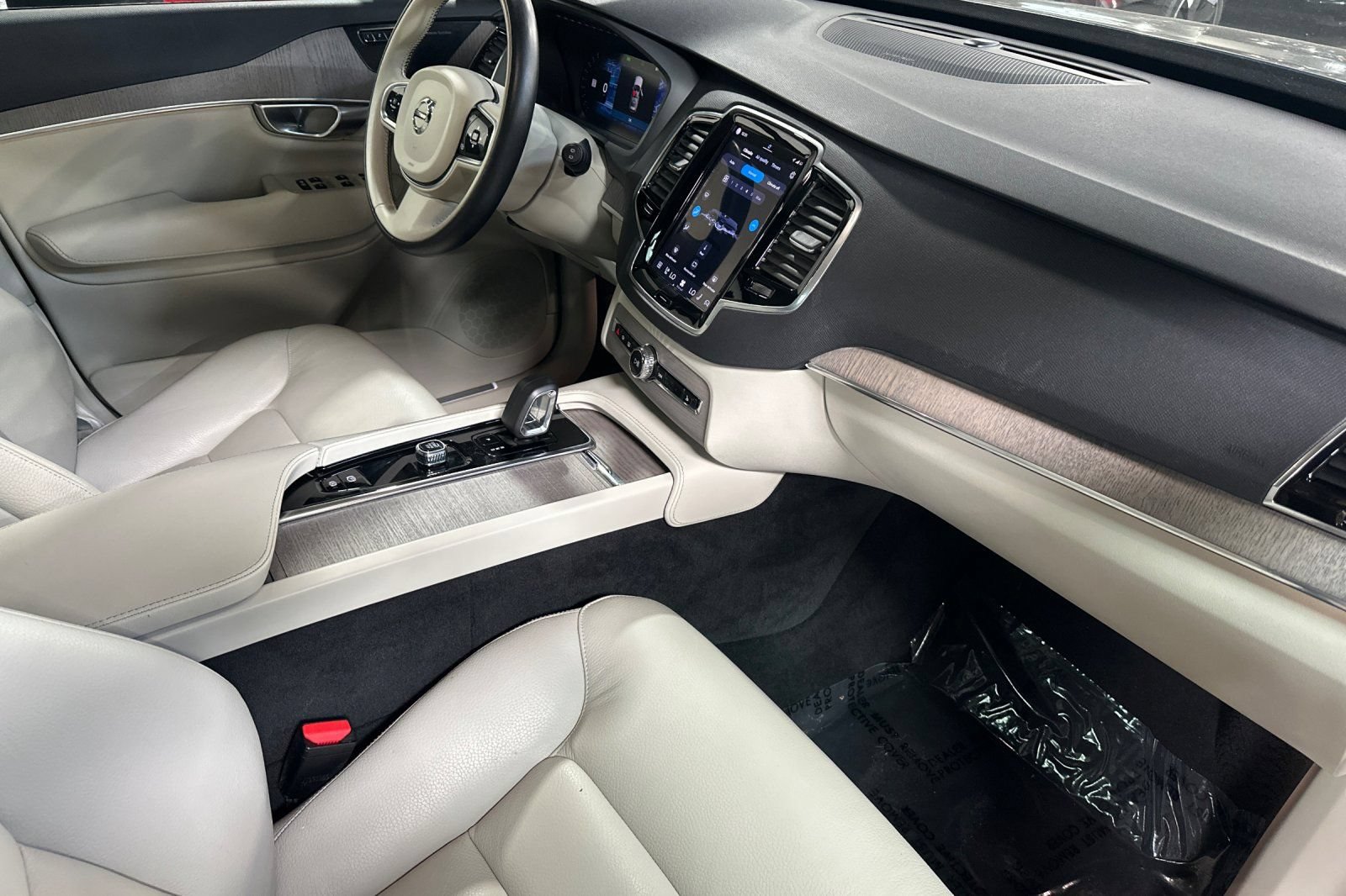 Certified 2024 Volvo XC90 T8 Plus w/ Protection Package Premier AWD/4WD image 19