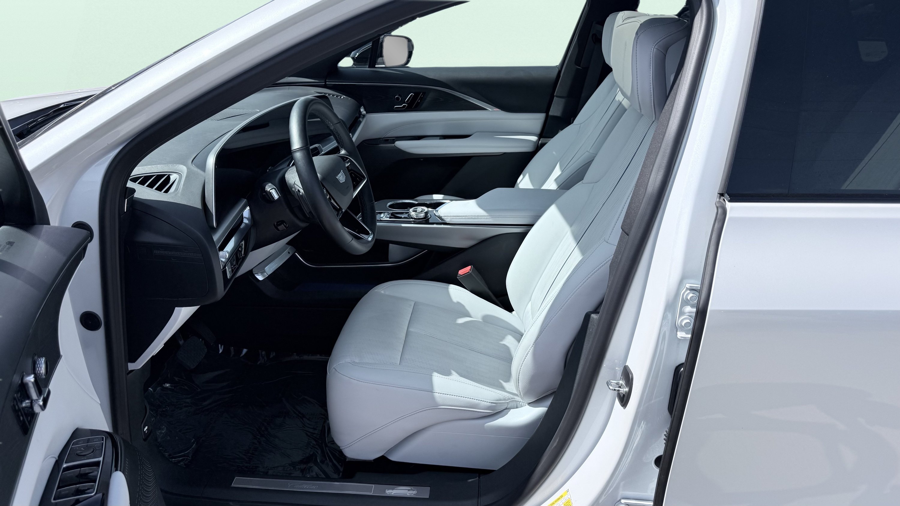 Used 2024 Cadillac Lyriq Luxury RWD image 33