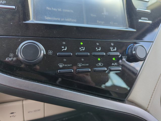 Used 2019 Toyota Camry LE image 25