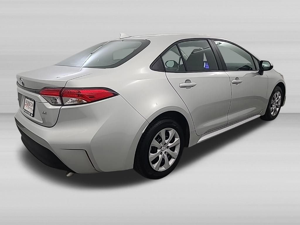 Used 2025 Toyota Corolla LE FWD image 4