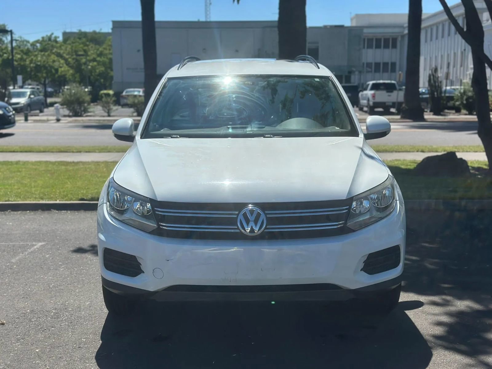 Used 2016 Volkswagen Tiguan SEL FWD image 2