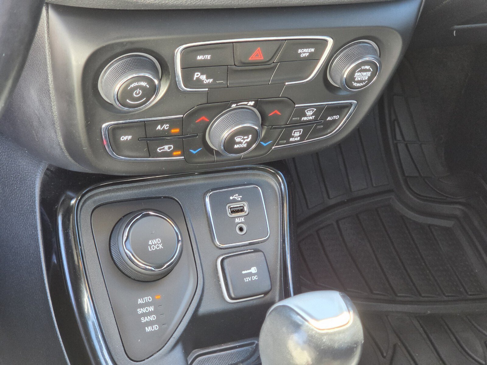 Used 2018 Jeep Compass Limited w/ Navigation Group AWD/4WD image 20