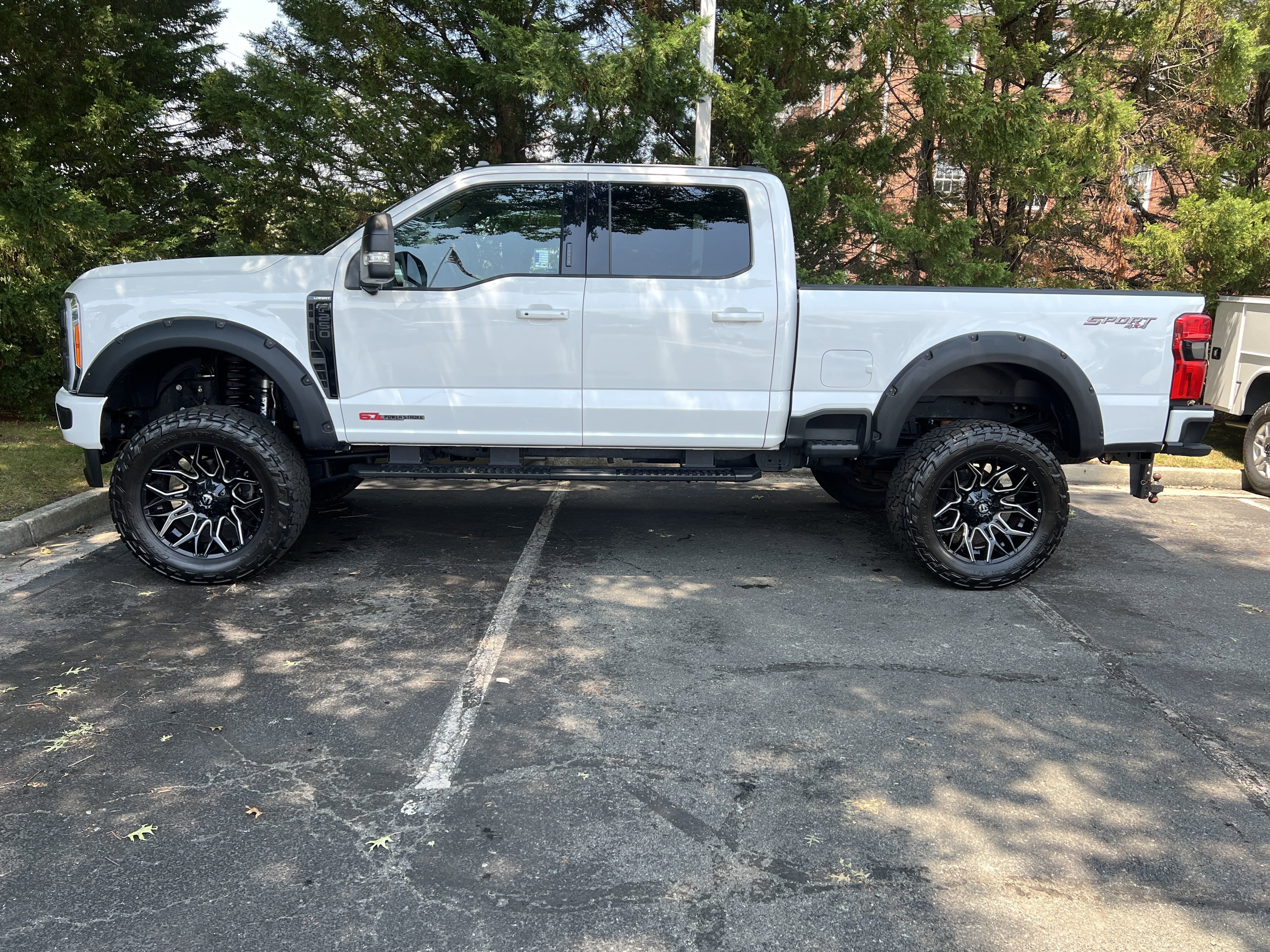 Used 2023 Ford F250 Lariat w/ Sport Appearance Package image 7