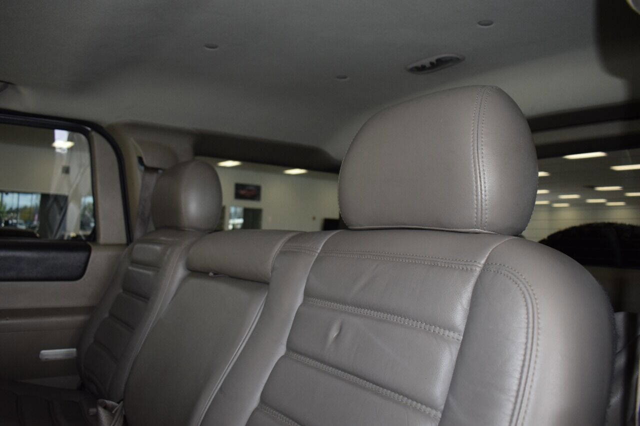 Used 2003 HUMMER H2 w/ Preferred Equipment Group image 41
