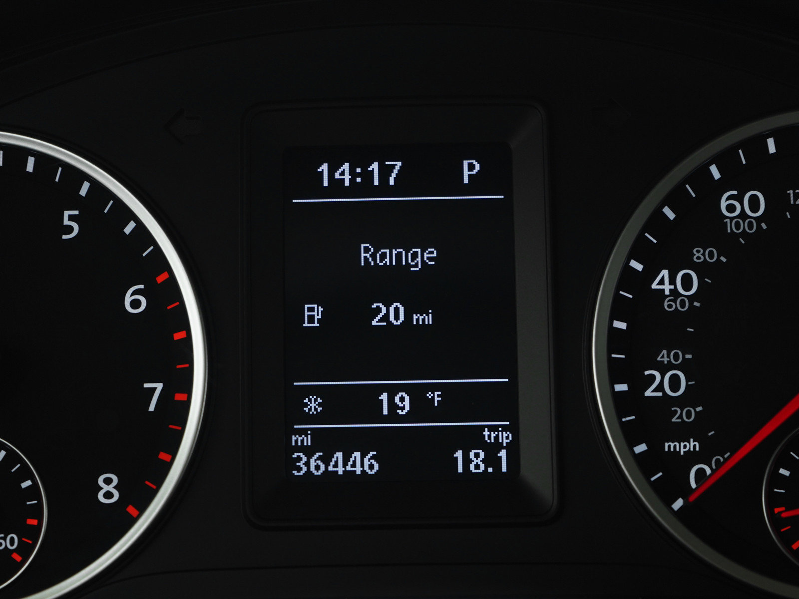 Used 2017 Volkswagen Tiguan S image 26