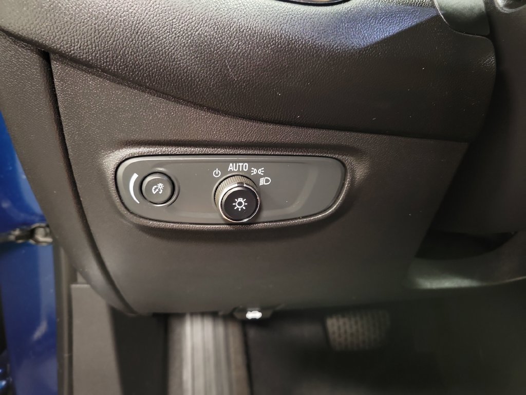 Used 2020 Chevrolet Equinox LT FWD image 27