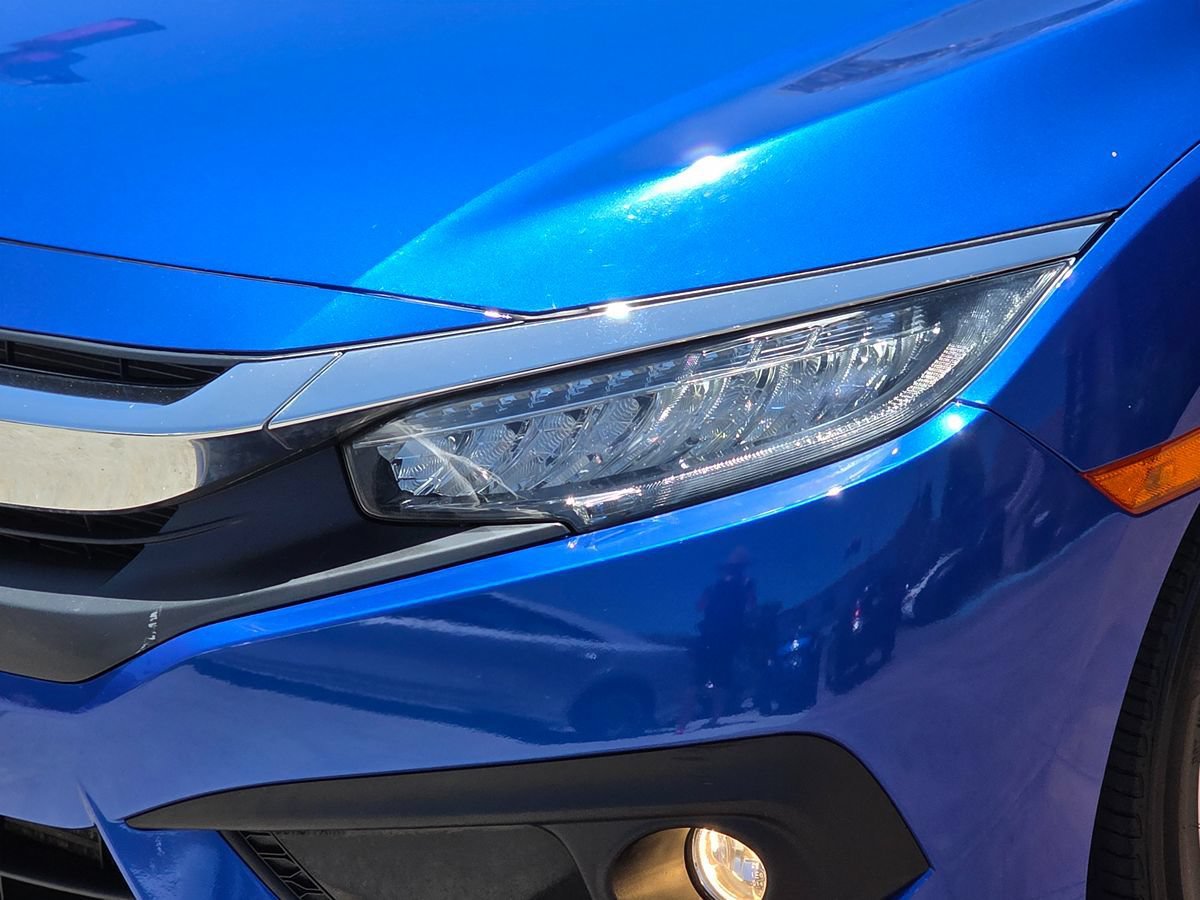 Used 2018 Honda Civic Touring image 6