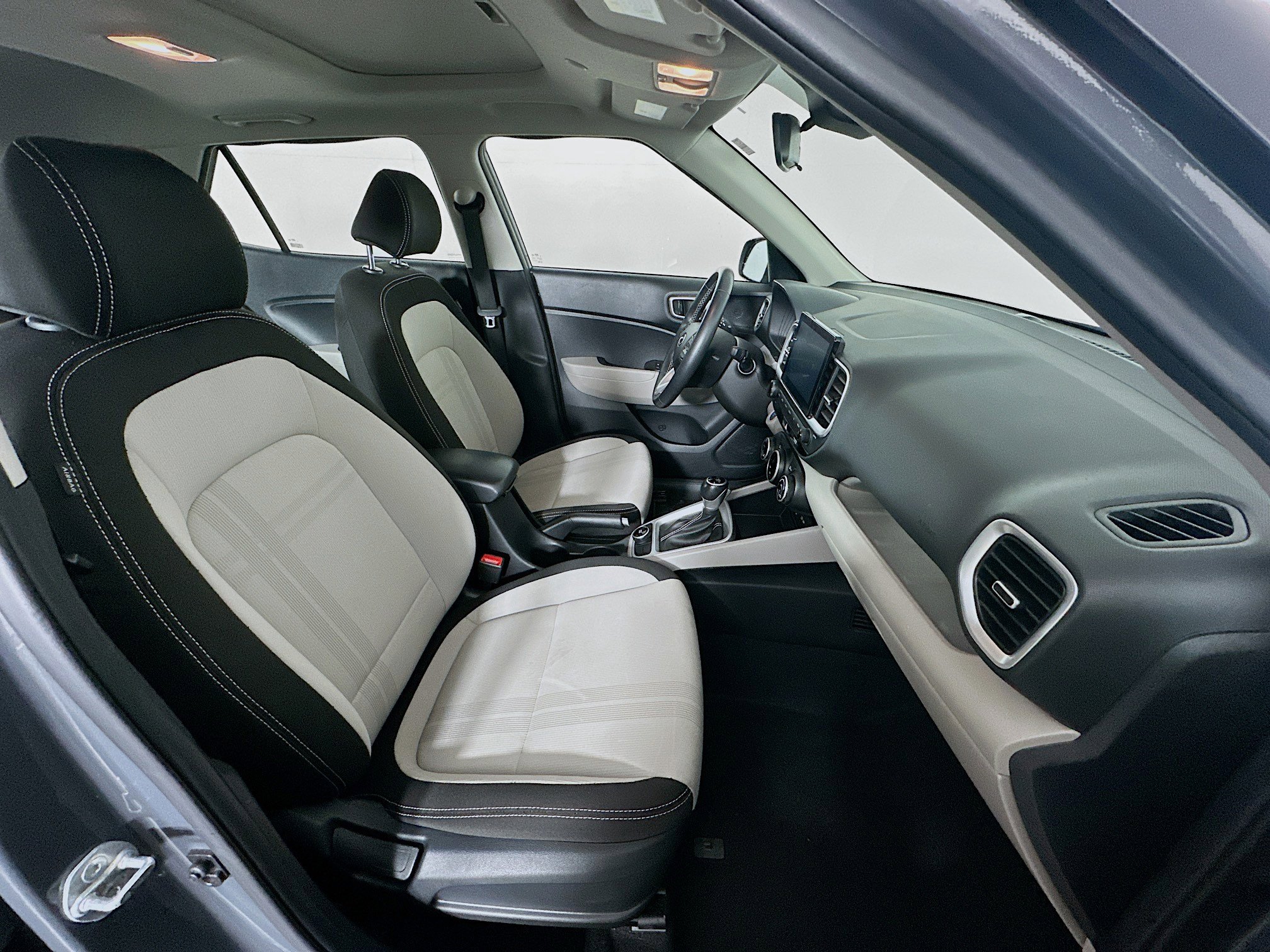 Used 2024 Hyundai Venue SEL image 30