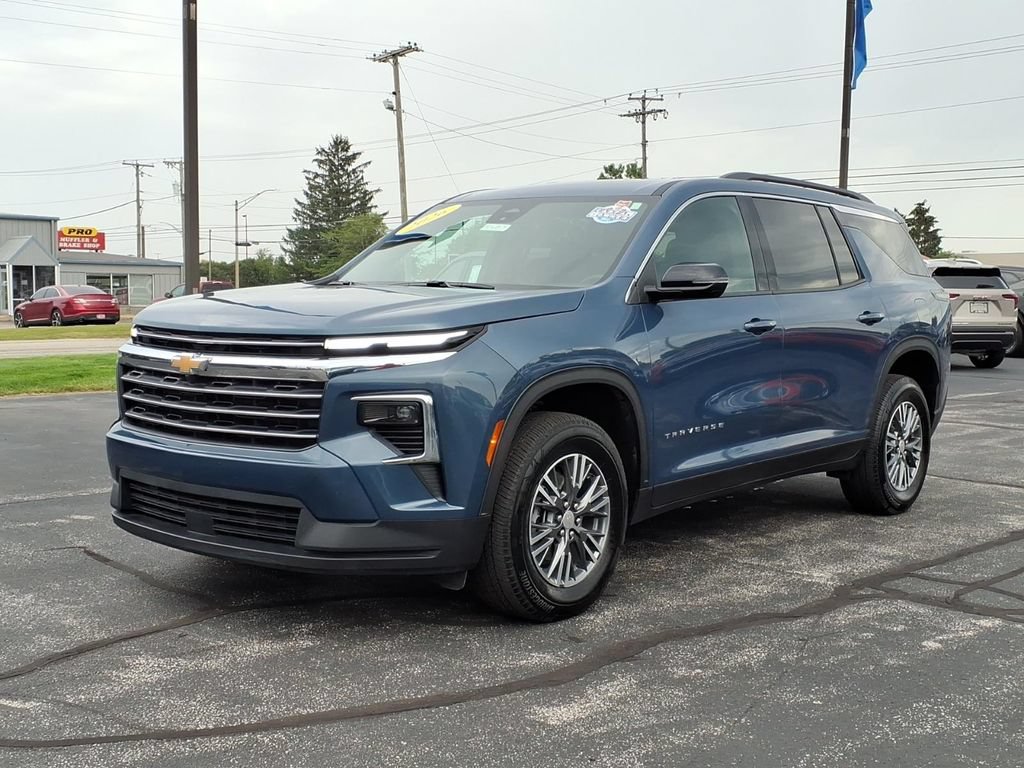Used 2026 Chevrolet Traverse LT AWD/4WD image 3