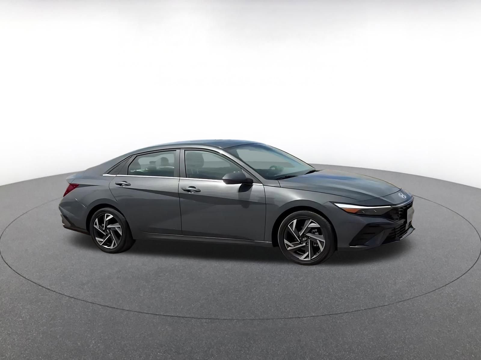 Used 2025 Hyundai Elantra SEL video 2