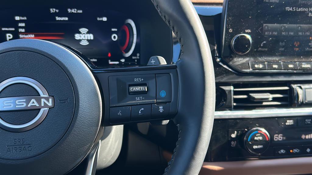 Used 2025 Nissan Pathfinder Platinum image 33