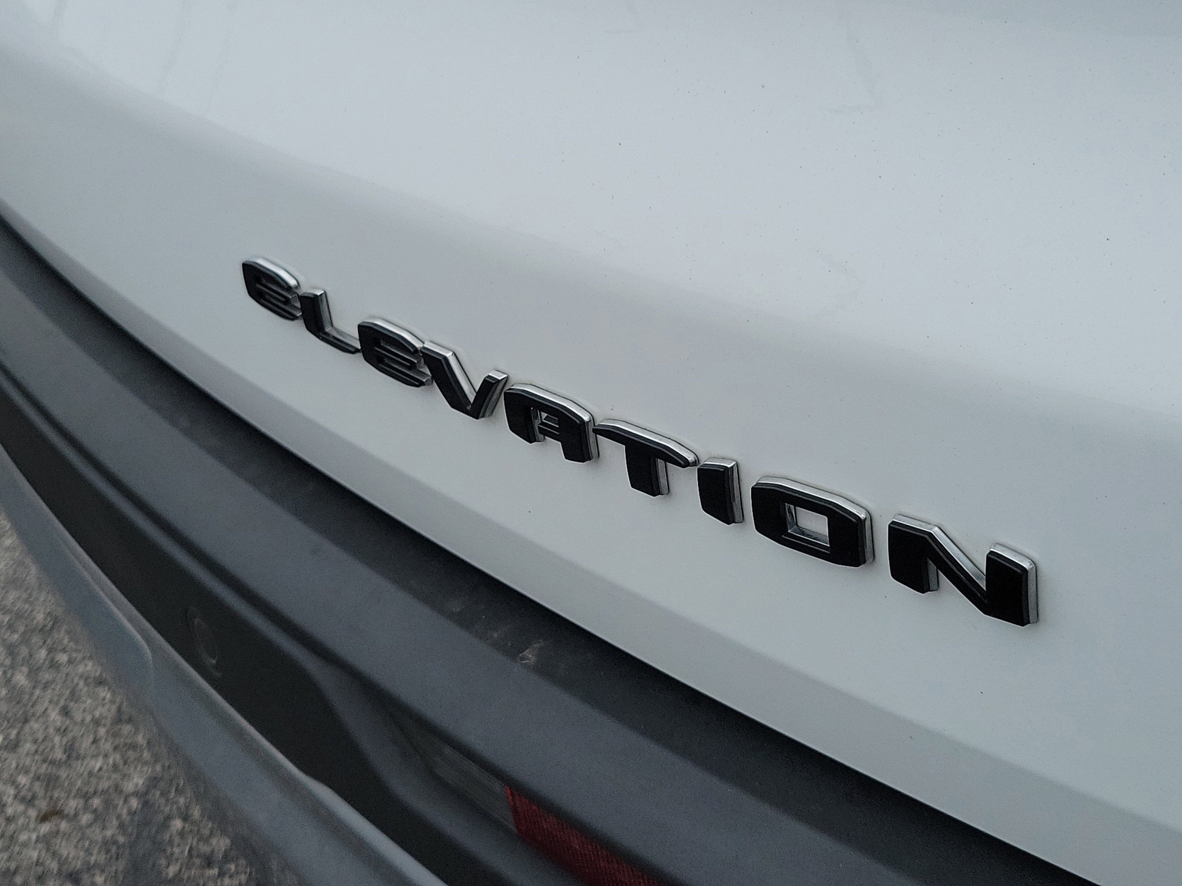 Used 2025 GMC Acadia Elevation FWD image 8