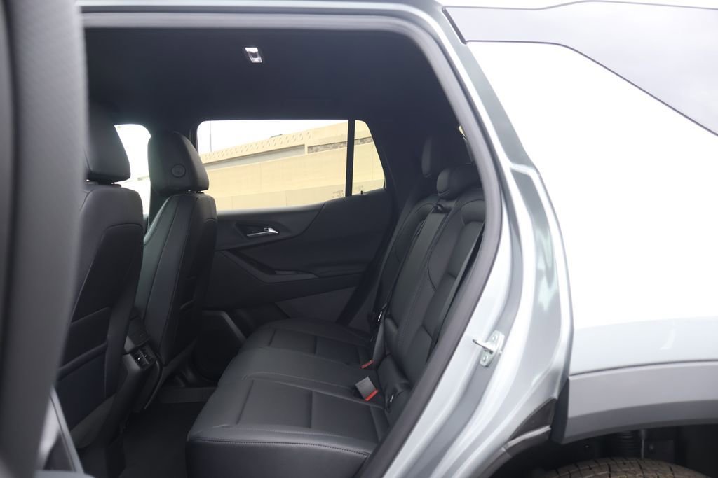 New 2026 Chevrolet Equinox LT w/ Convenience Package II FWD image 37