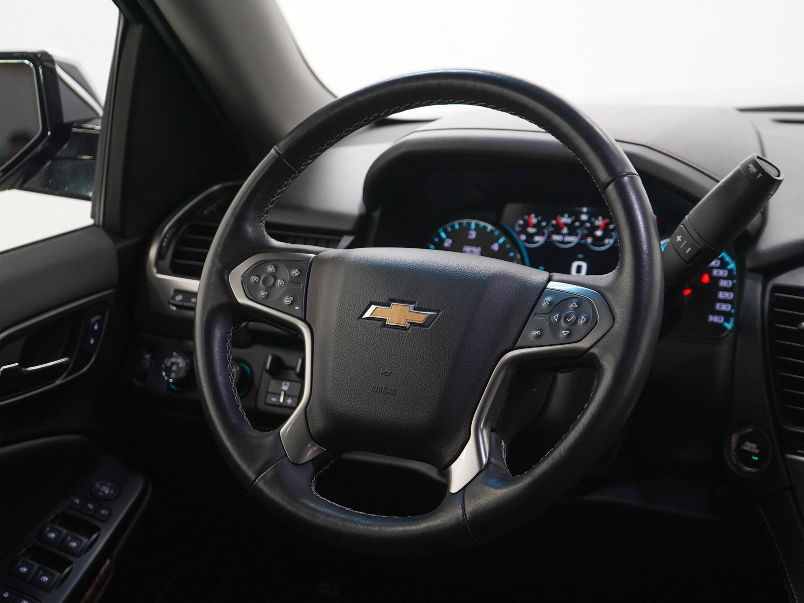 Used 2019 Chevrolet Suburban Premier w/ Premier Plus Edition AWD/4WD image 15