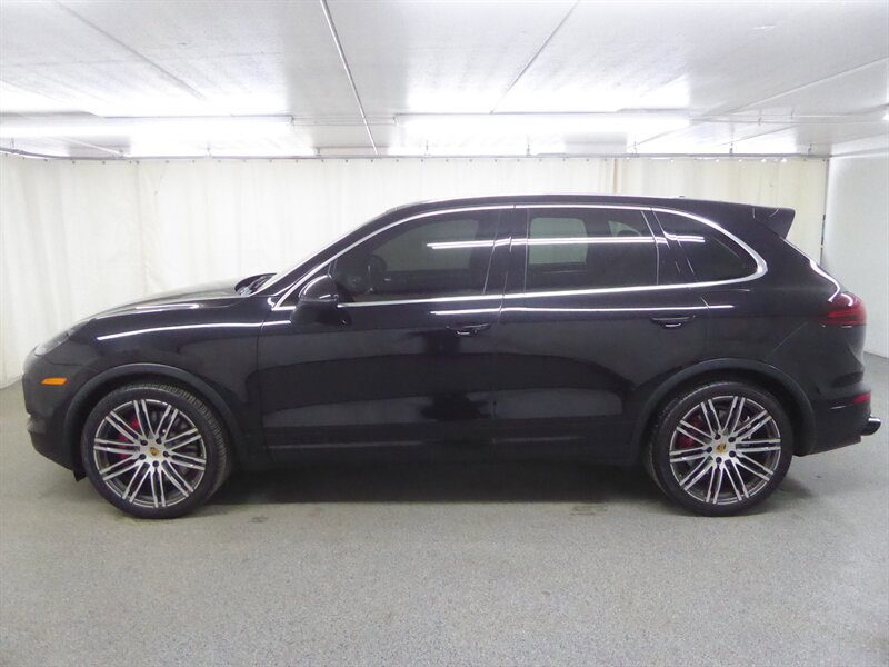 Used 2015 Porsche Cayenne Turbo image 4