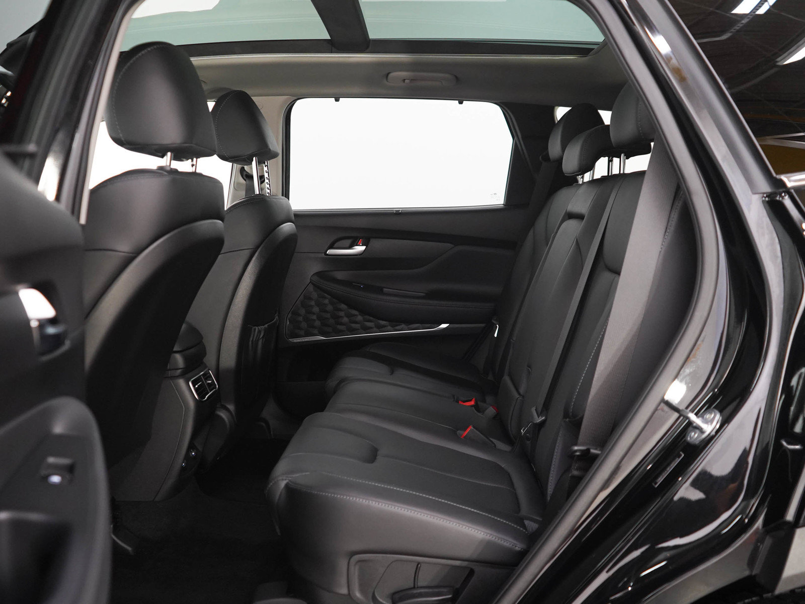 Certified 2023 Hyundai Santa Fe SEL w/ Premium Package AWD/4WD image 18