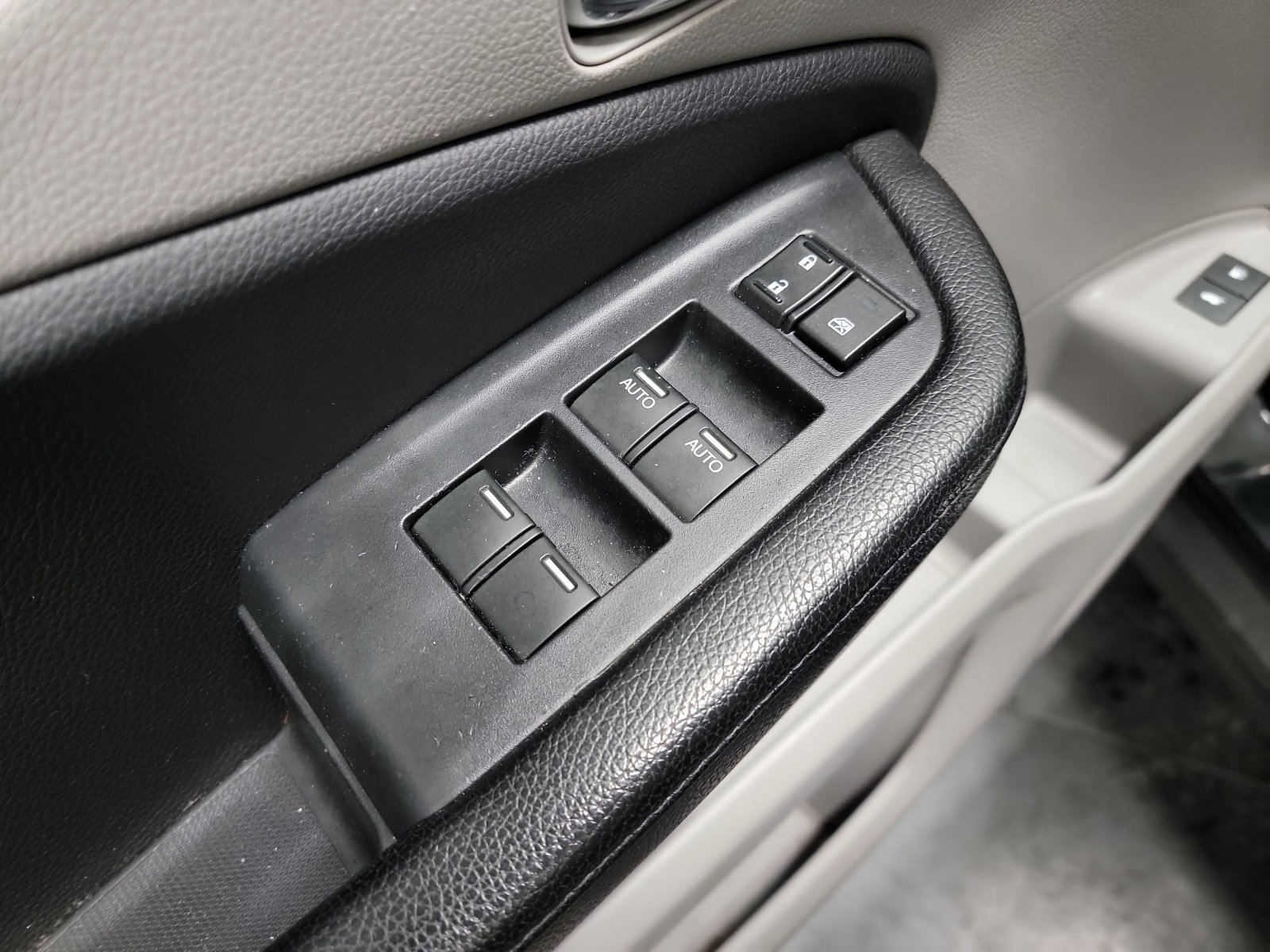 Used 2016 Honda Pilot Touring image 14