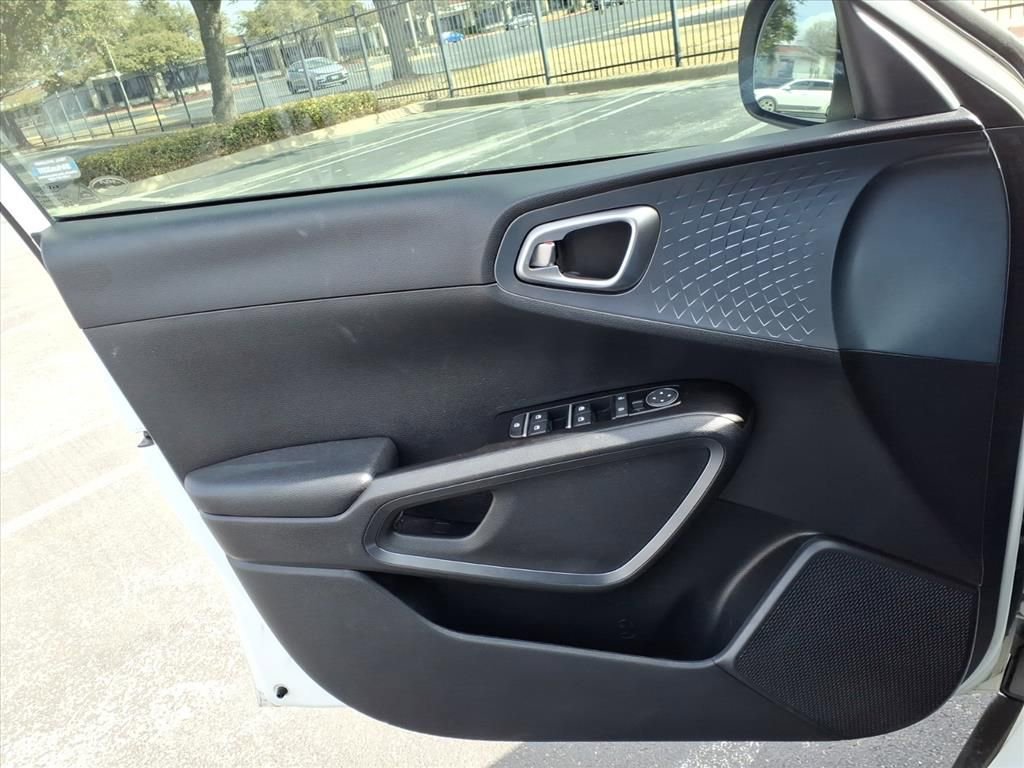 Used 2022 Kia Soul S image 13