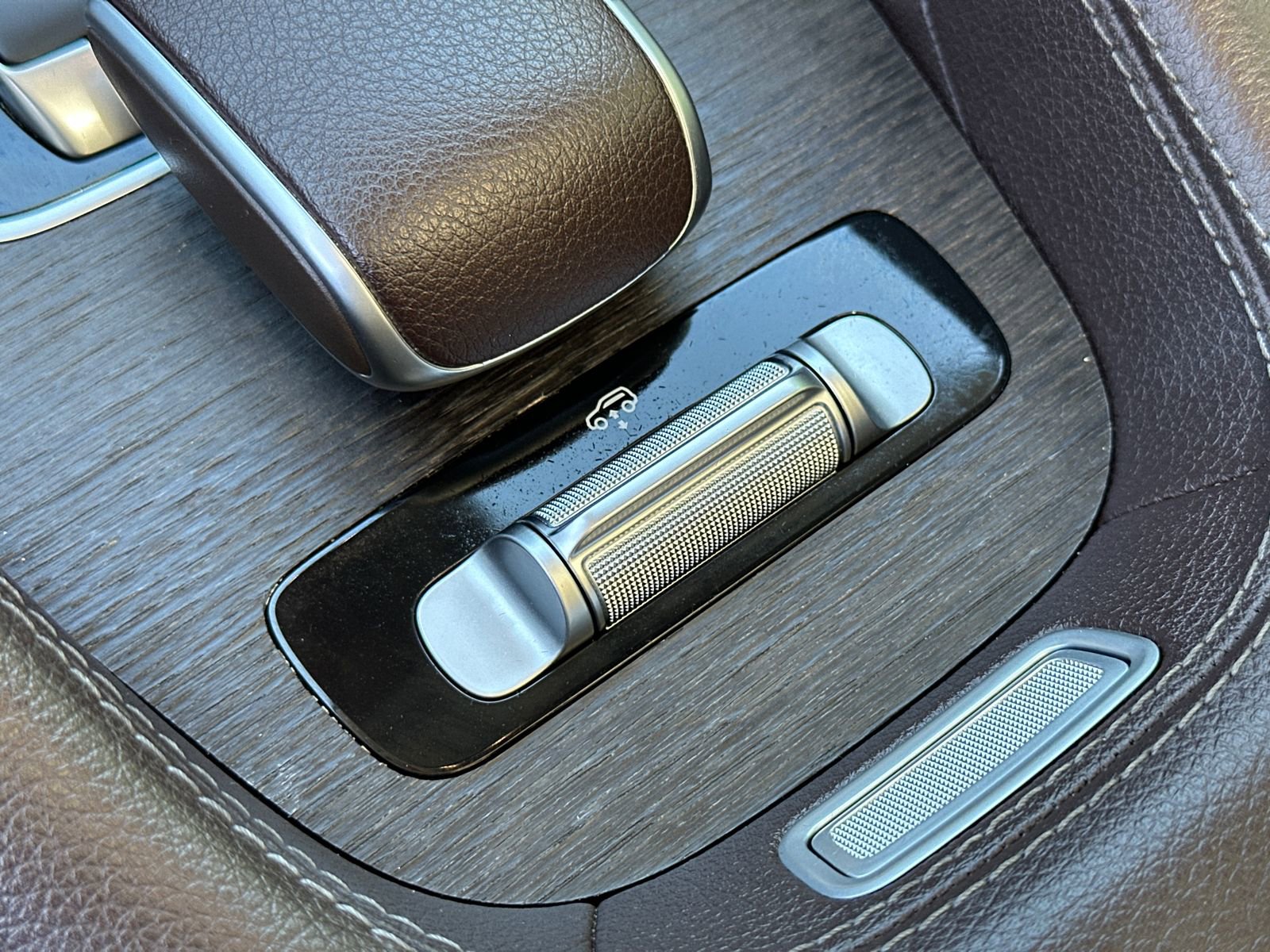 Used 2020 Mercedes-Benz GLS 580 4MATIC image 41