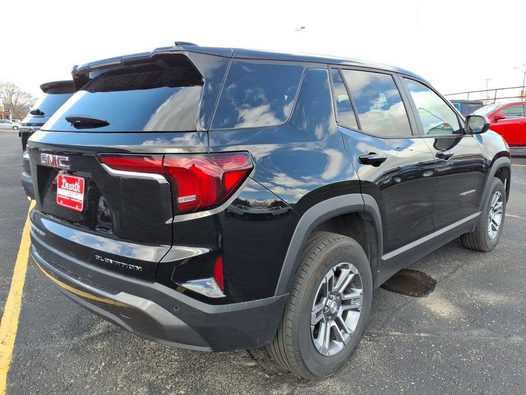 Used 2026 GMC Terrain Elevation image 3