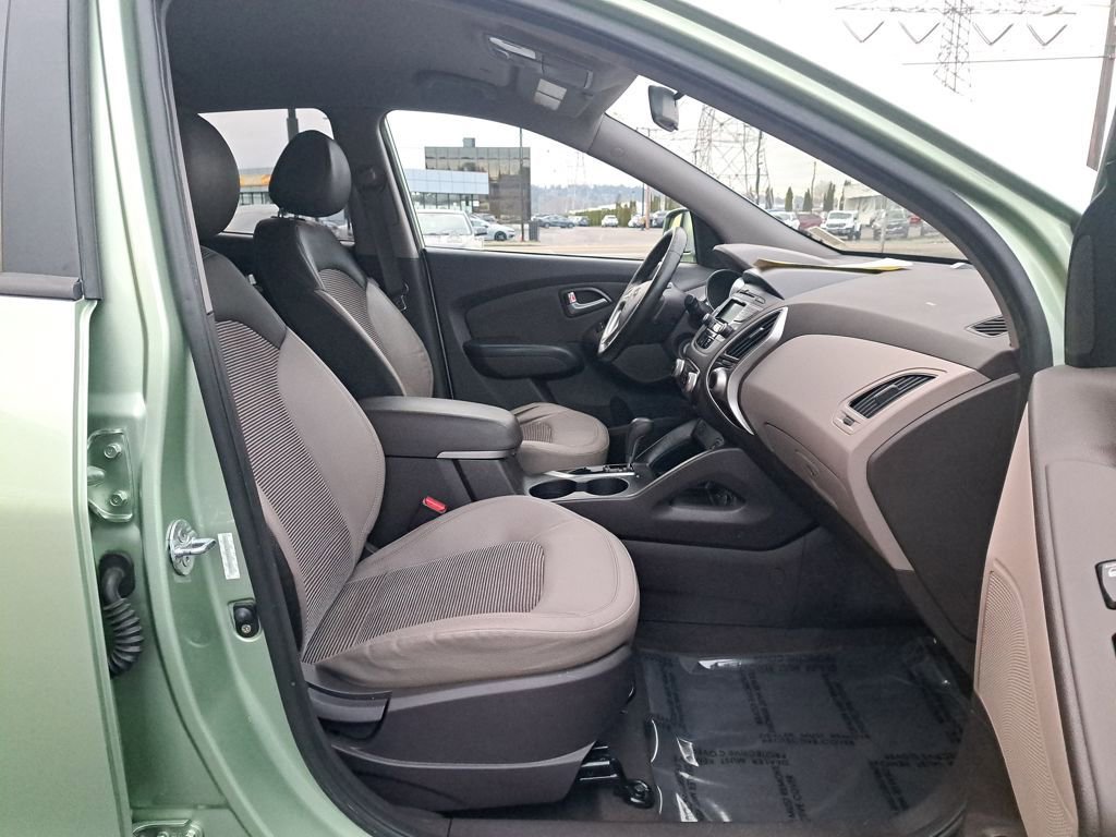 Used 2011 Hyundai Tucson GLS image 17