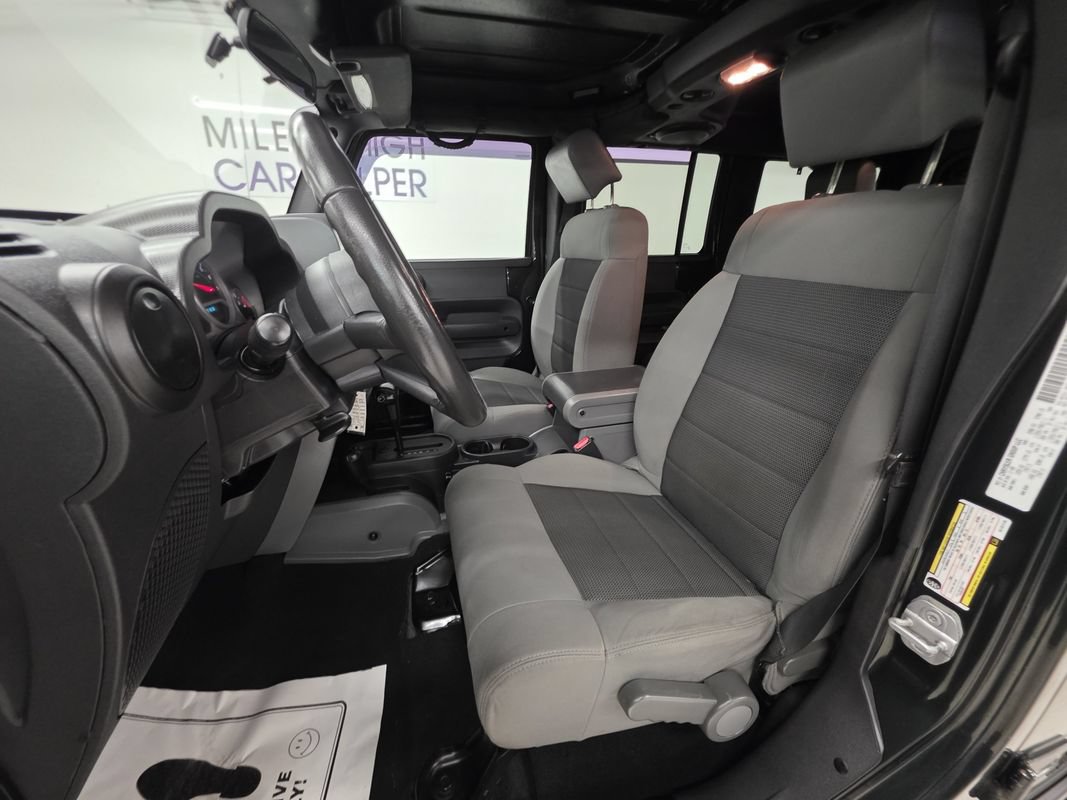Used 2010 Jeep Wrangler Unlimited Rubicon w/ Dual Top Group AWD/4WD image 22
