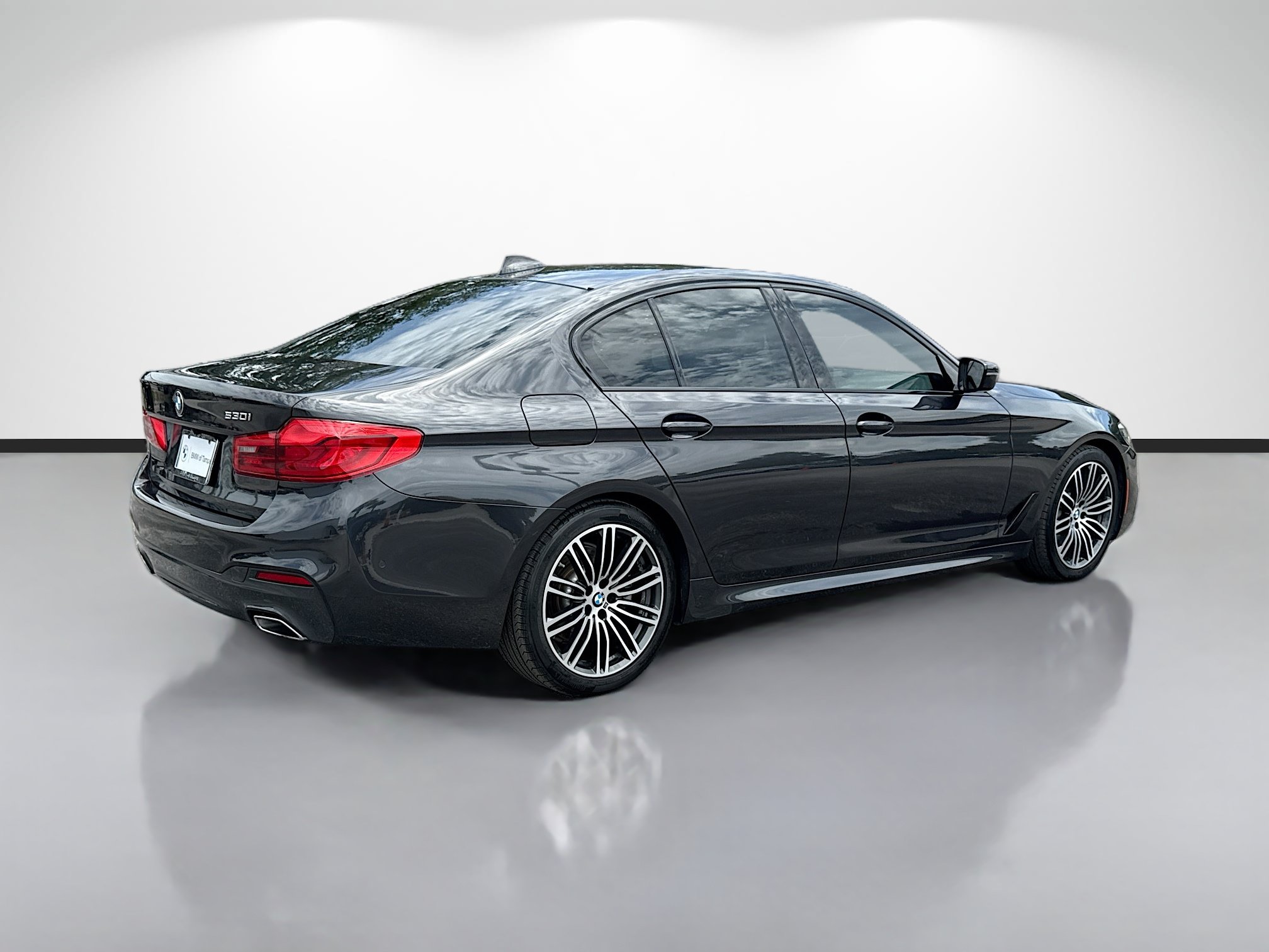 Used 2019 BMW 530i w/ M Sport Package RWD image 3