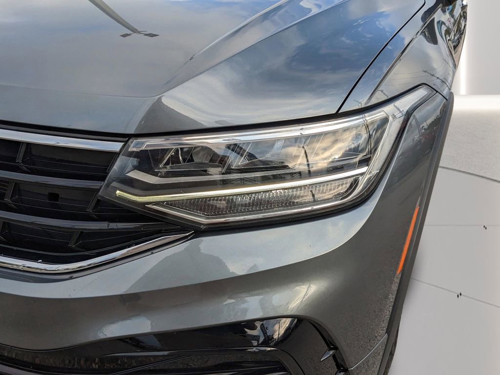 Certified 2022 Volkswagen Tiguan SE R-Line image 8