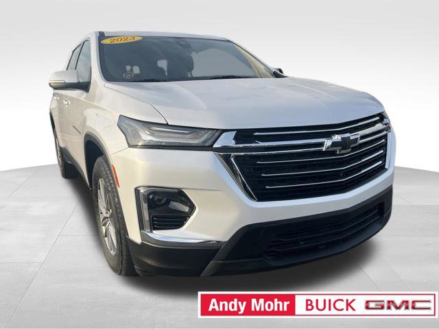 Used 2023 Chevrolet Traverse LT FWD image 2