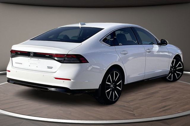 Used 2023 Honda Accord Touring image 2