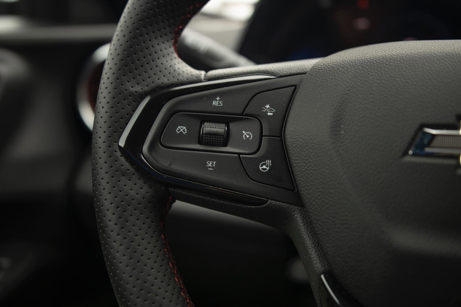 Used 2025 Chevrolet Trax RS w/ Sunroof Package image 6