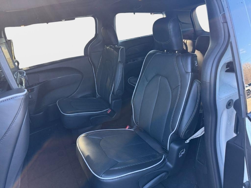 New 2026 Chrysler Pacifica Limited w/ Uconnect Theater Family Group FWD image 13