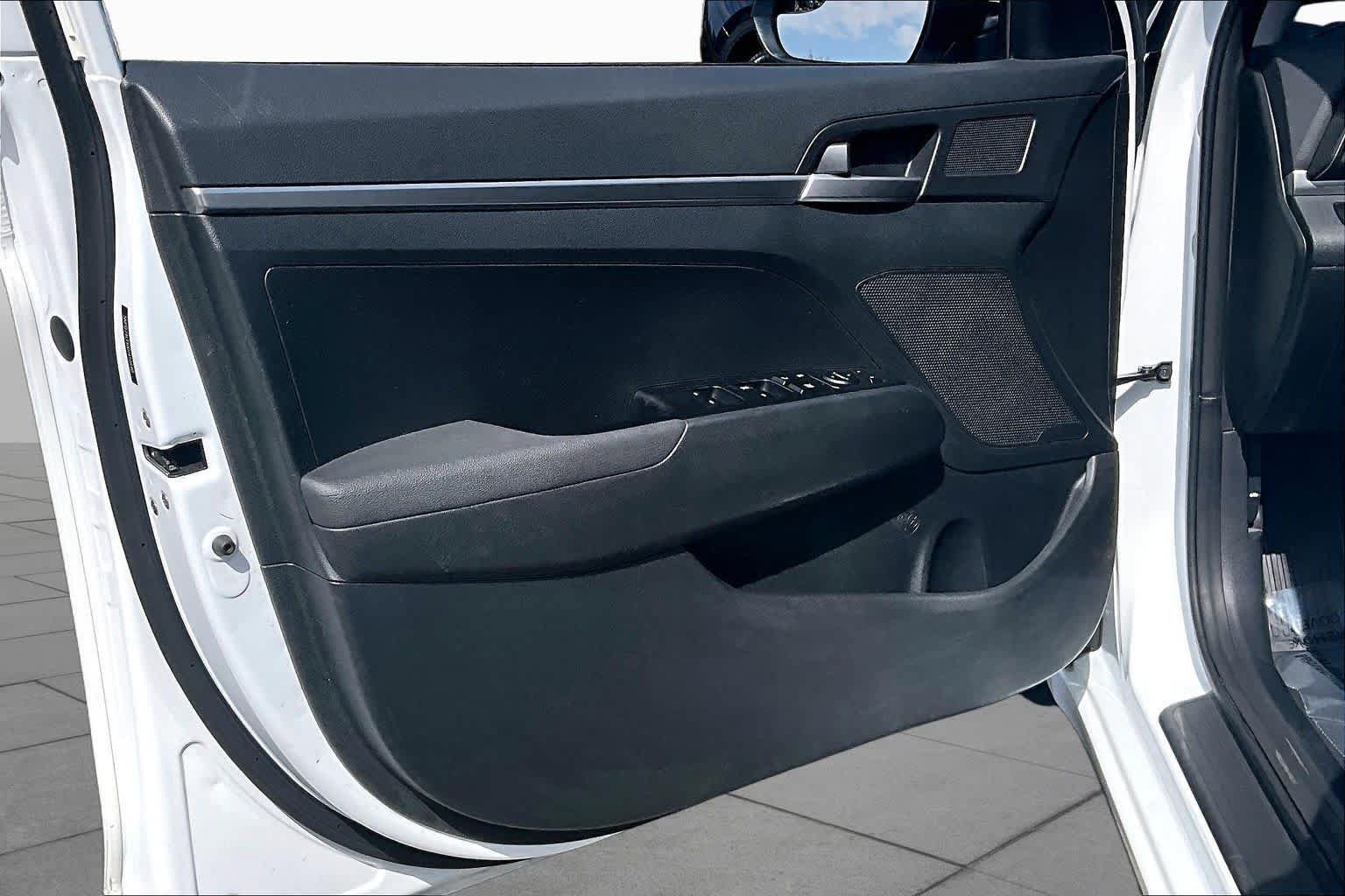 Used 2019 Hyundai Elantra SE w/ Cargo Package FWD image 21