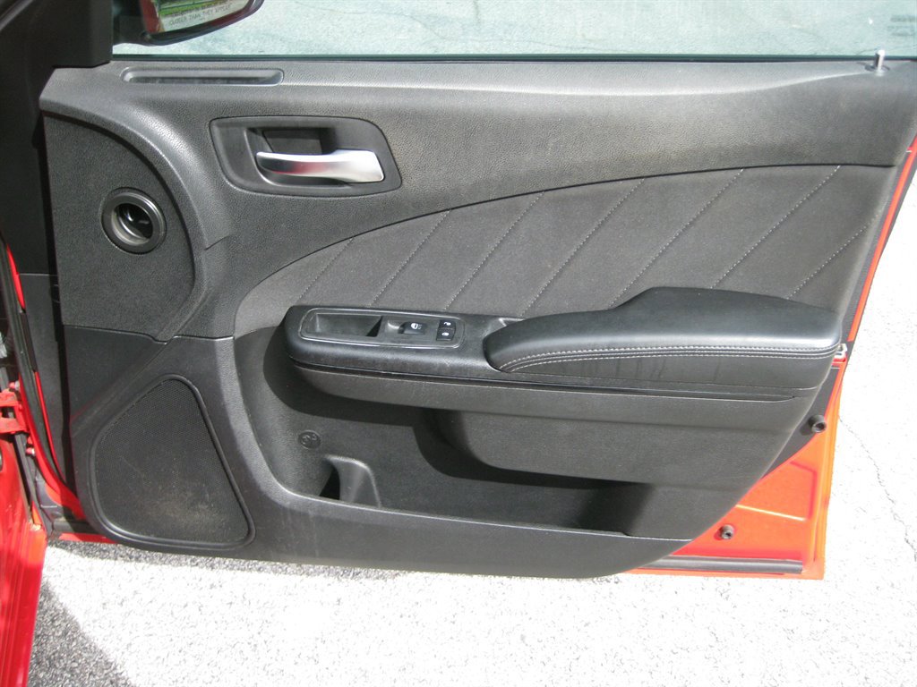 Used 2019 Dodge Charger SXT image 32