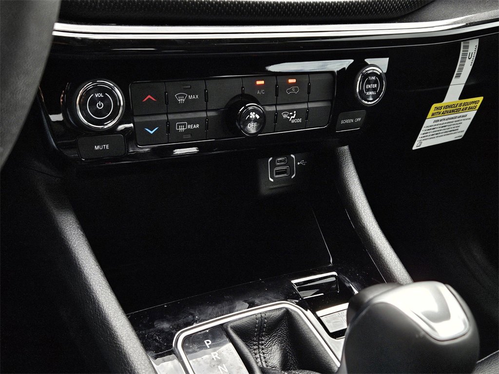 New 2026 Jeep Compass Latitude image 19