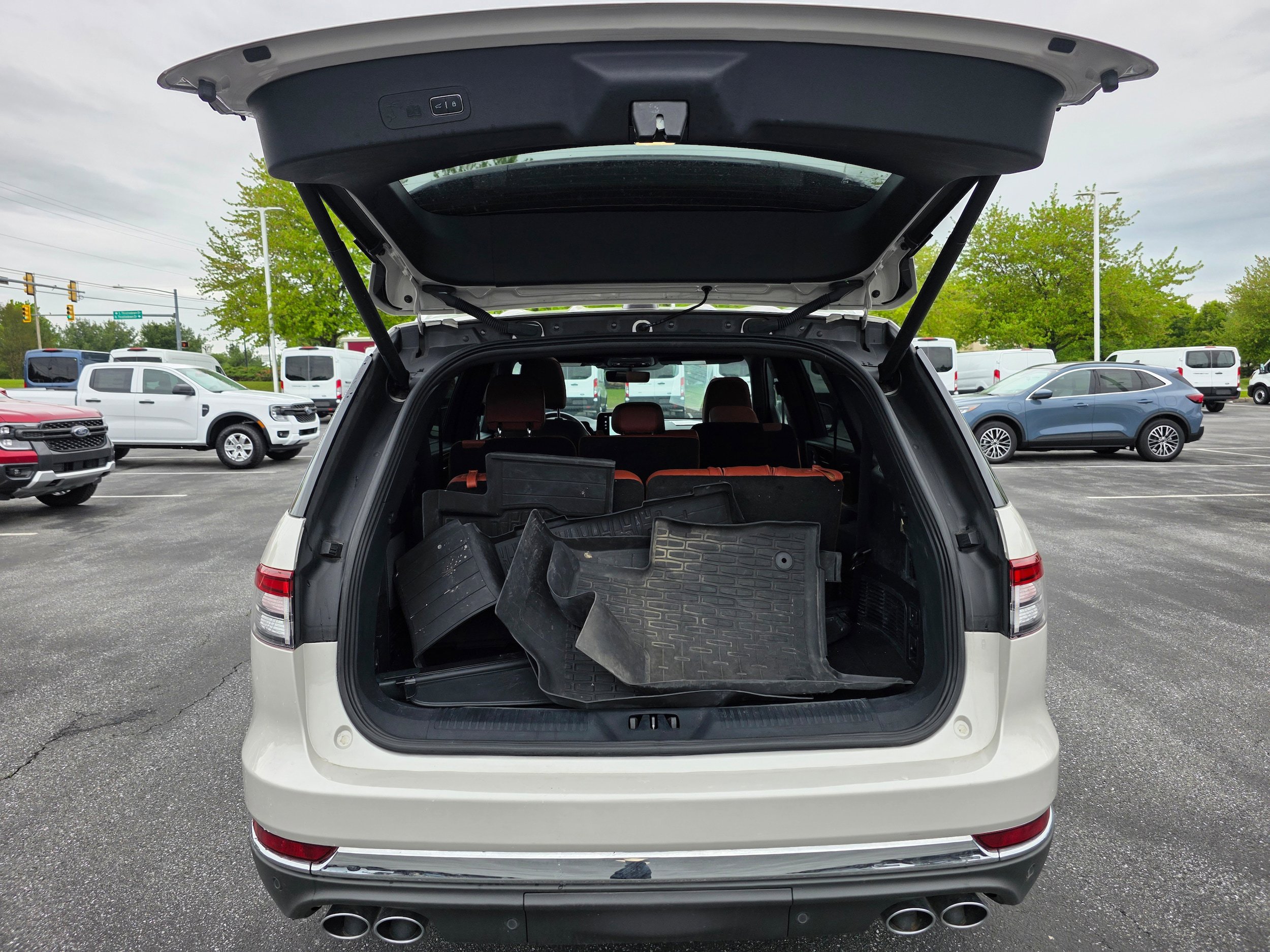 Used 2025 Lincoln Aviator Reserve w/ Illumination Package AWD/4WD image 9