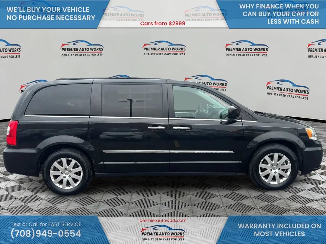 Used 2015 Chrysler Town & Country Touring w/ Driver Convenience Group image 8